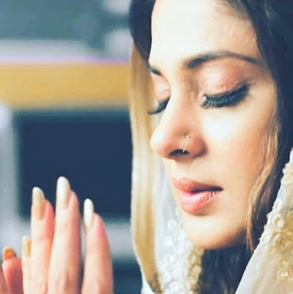 Meet the Posher Other - Meet your Posher, Ella